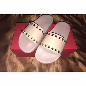 NEW Authentic Valentino Rockstud Slides